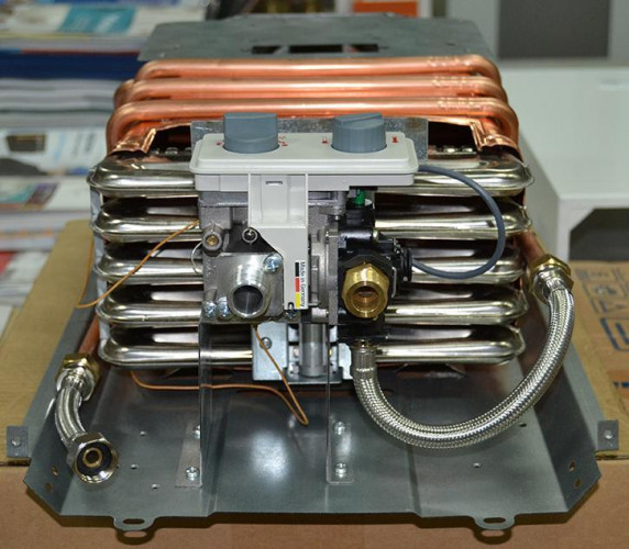 Газовый проточный водонагреватель WERTRUS 13В Белый